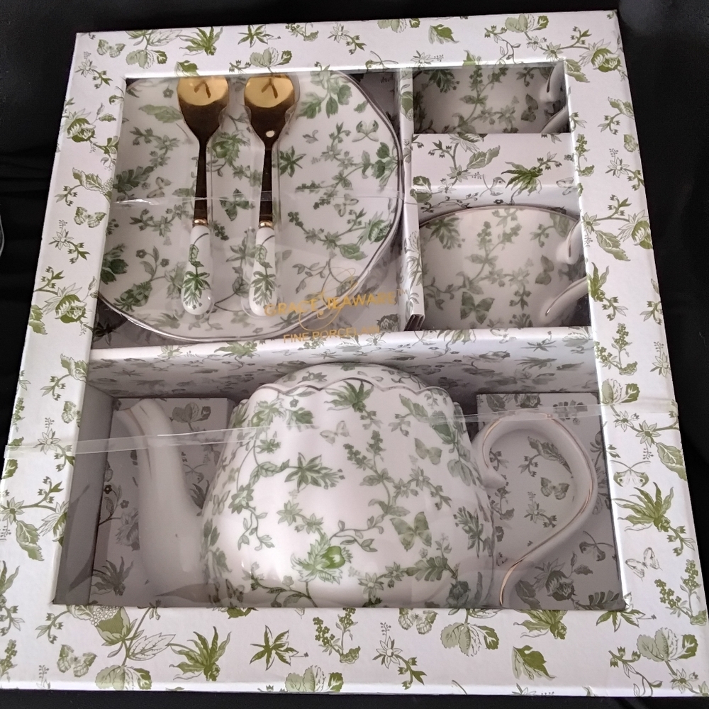 7 Piece Grace Teaware Floral Porcelain Set